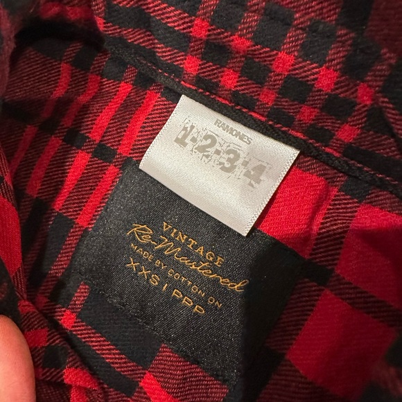 123 VINTAGE RE-MASTERED Ramones Red Black Plaid Flannel Button Down Shirt - Picture 3 of 8